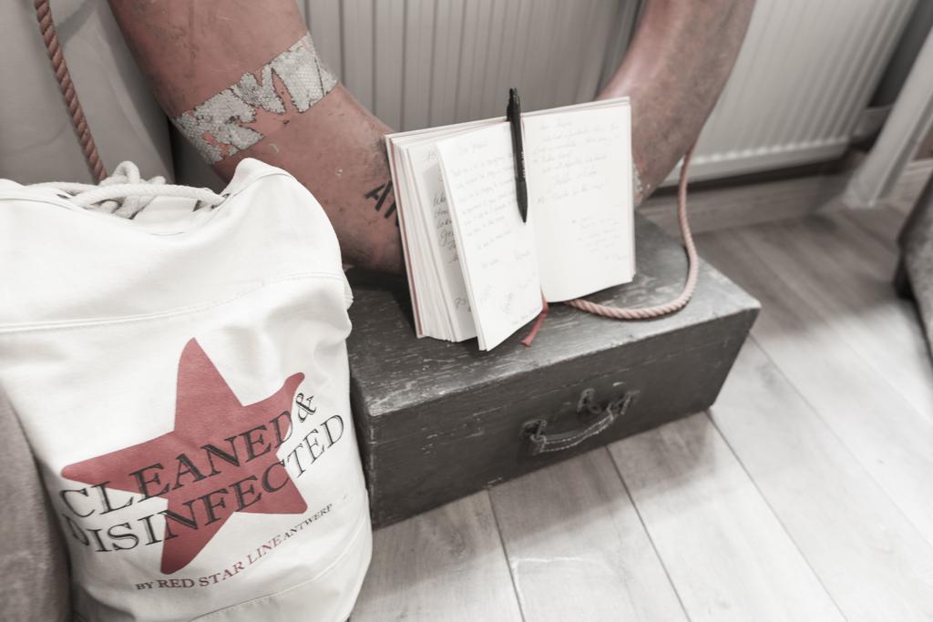 B&B Bedstarline Antwerpen Bagian luar foto